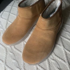 NWOT Cozy ankle suede boots